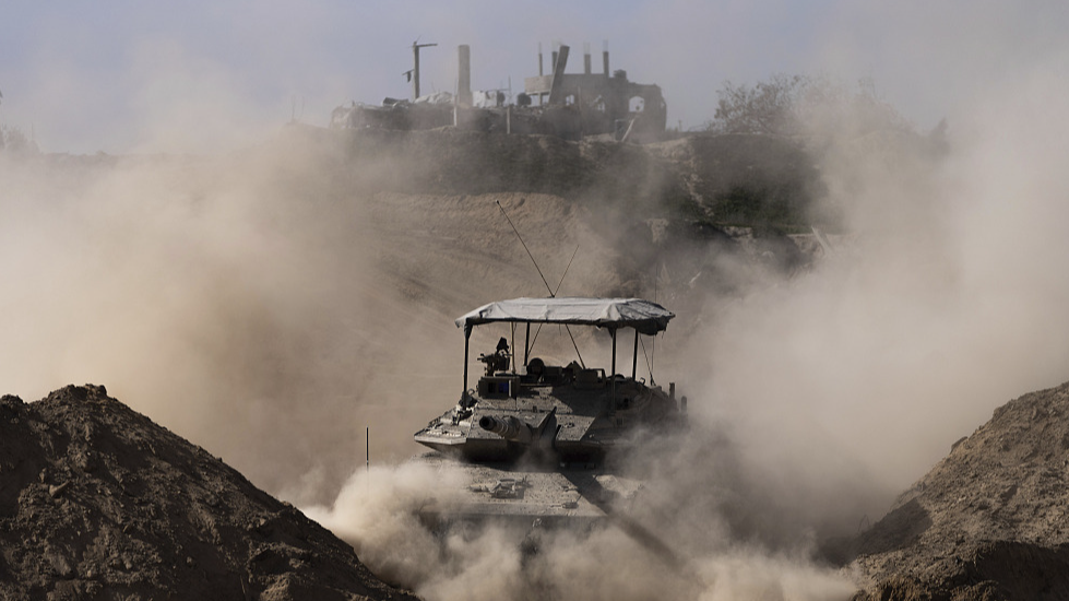 Israeli army tank moves during a ground operation in Khan Younis, Gaza Strip, January 10, 2024. /CFP