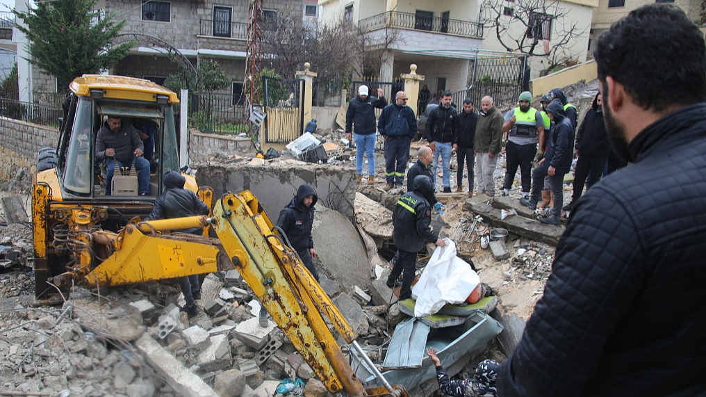 Search and rescue operations continue among the rubble of demolished houses as the Hezbollah commander Nabegh al-Qaderi is killed in an Israeli air strike in southern Lebanon, January 10, 2024. /CFP