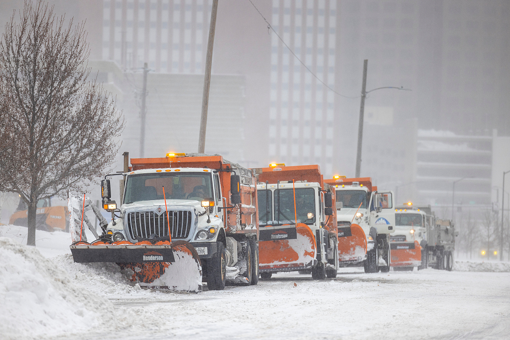 Snow plows line the street during a winter storm ahead of the Iowa caucus in Des Moines, Iowa on January 12, 2024. /CFP
