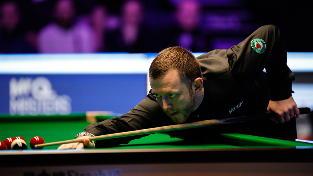 Mark Allen in action during the Masters quarterfinal round in London, UK, January 12, 2024. /CFP