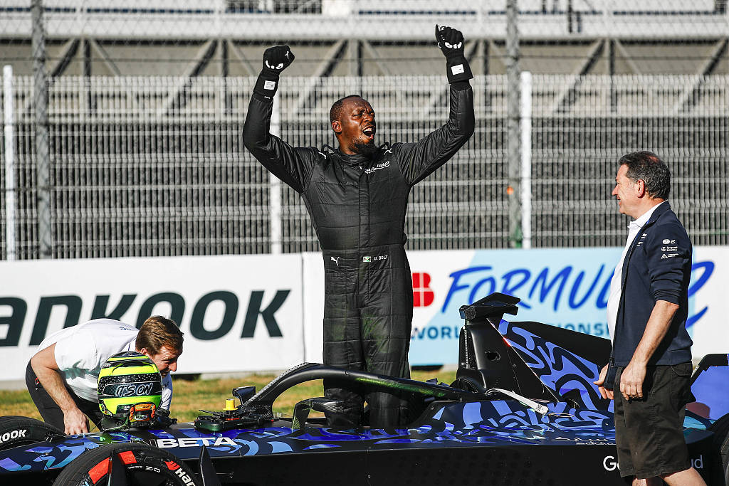 Usain Bolt celebrates after driving the Genbeta electric race car prior to the Formula E race in Mexico City, Mexico, January 13, 2024. /CFP 
