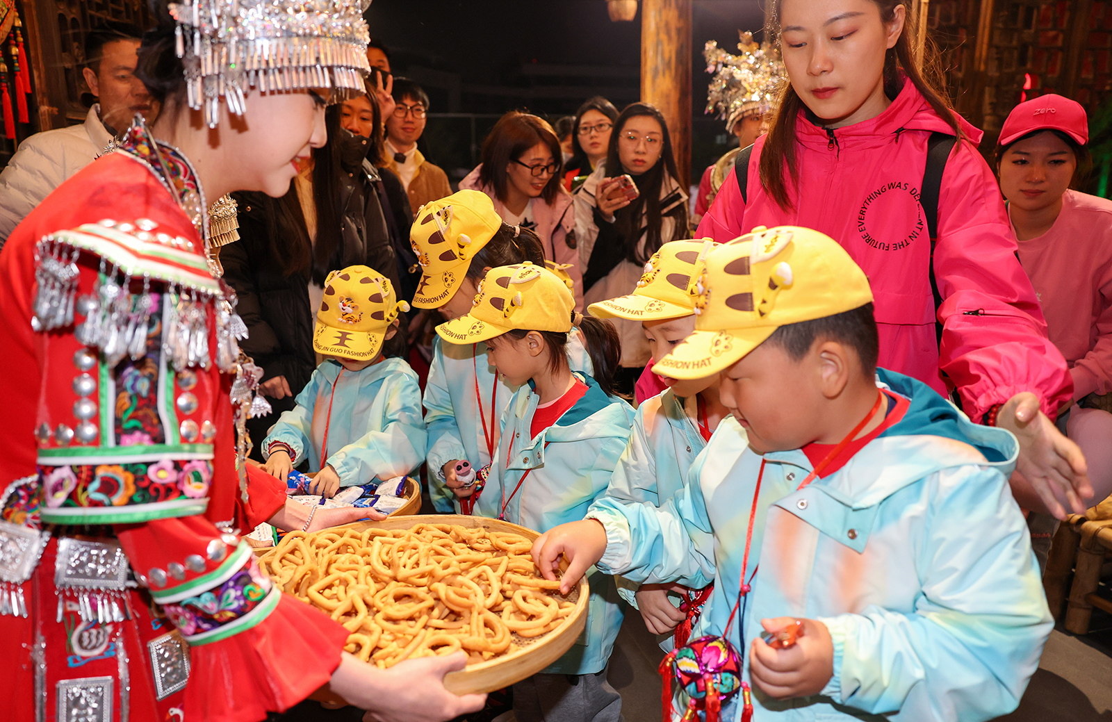 Kids from Harbin, Heilongjiang Province receive a warm welcome in Guilin, Guangxi Zhuang Autonomous Region on January 10, 2024. /IC