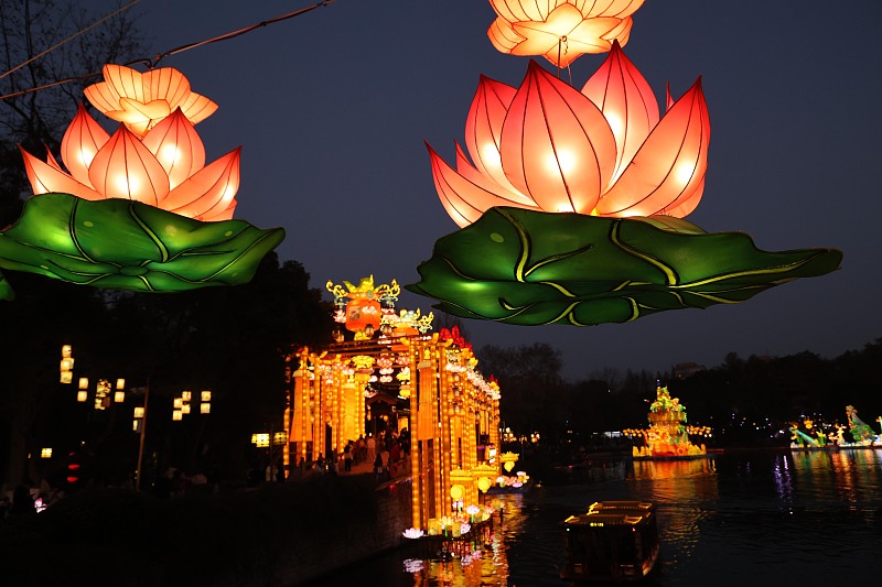 A series of illuminated lanterns are set up for the Qinghuai Lantern Fair at Bailuzhou Park, Nanjing City, Jiangsu Province, January 13, 2024. /CFP