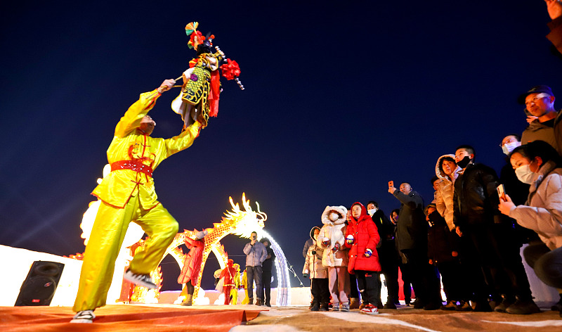 Performers showcase traditional puppet show during a local ice and snow festival in Zhangye City, Gansu Province, January 13, 2024. /CFP