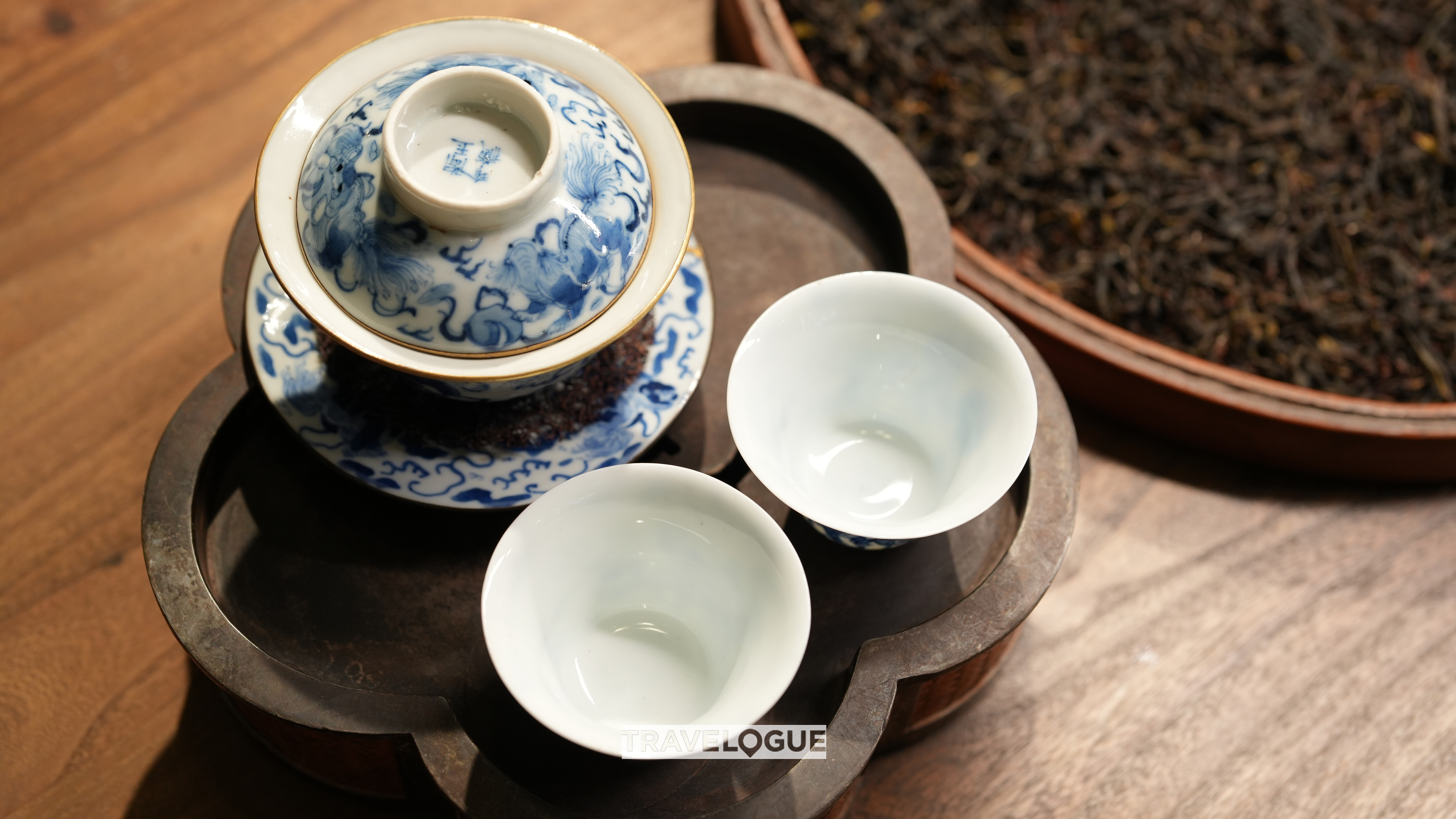 Oolong tea ceremony utensils are on display at an oolong tea-baking workshop in Shantou, Guangdong Province. /CGTN