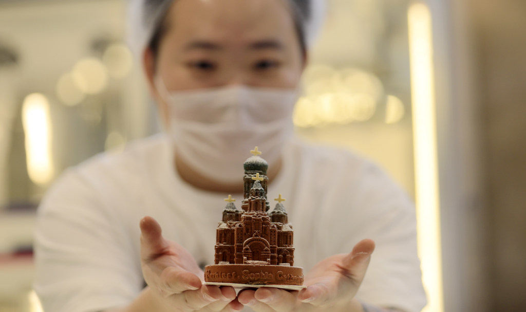 A dessert shop located near Harbin's Saint Sophia Cathedral displays a cake shaped like the iconic city landmark on January 12, 2024, in northeast China's Heilongjiang Province. /CFP