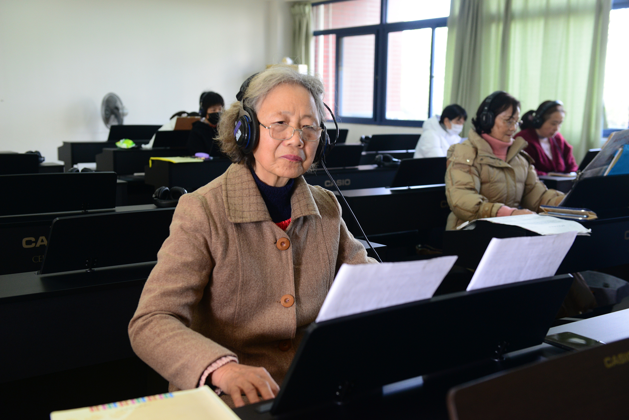 2023年春季学期开学，老年学子们2023年2月27日回到福建省福州市老年大学校园。/CFP