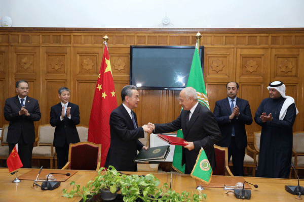 Chinese Foreign Minister Wang Yi shakes hands with AL Secretary-General Ahmed Aboul-Gheit in the Egyptian capital Cairo, January 14, 2024. /Chinese Foreign Ministry 