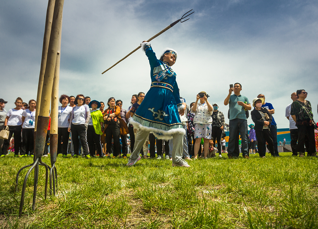 A spearfishing contest was held on June 16, 2017 in Raohe County of northeast China's Heilongjiang Province during the Hezhe traditional Wurigong festival. Contestants must throw the spear to hit a one-meter-long fake fish over ten meters away. /CFP