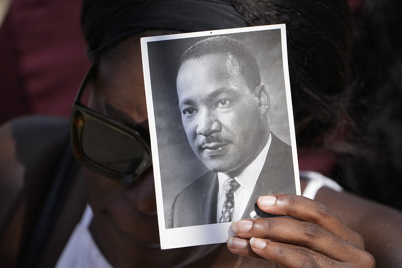 A person holds an image of the Martin Luther King at the Lincoln Memorial in Washington, D.C., August 26, 2023. /CFP
