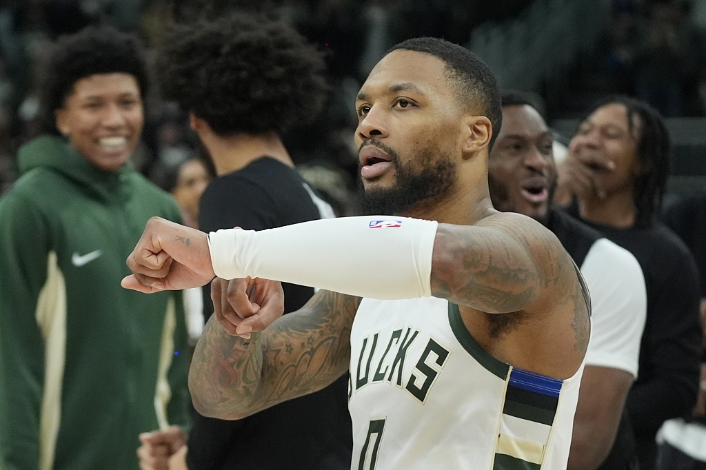 Damian Lillard of the Milwaukee Bucks reacts after making a buzzer-beater in the game against the Sacramento Kings at Fiserv Forum in Milwaukee, Wisconsin, January 14, 2024. /CFP