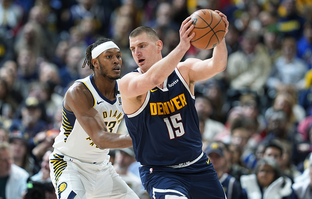 Nikola Jokic (#15) of the Denver Nuggets posts up in the game against the Indiana Pacers at Gainbridge Fieldhouse in Indianapolis, Indiana, January 14, 2024. /CFP