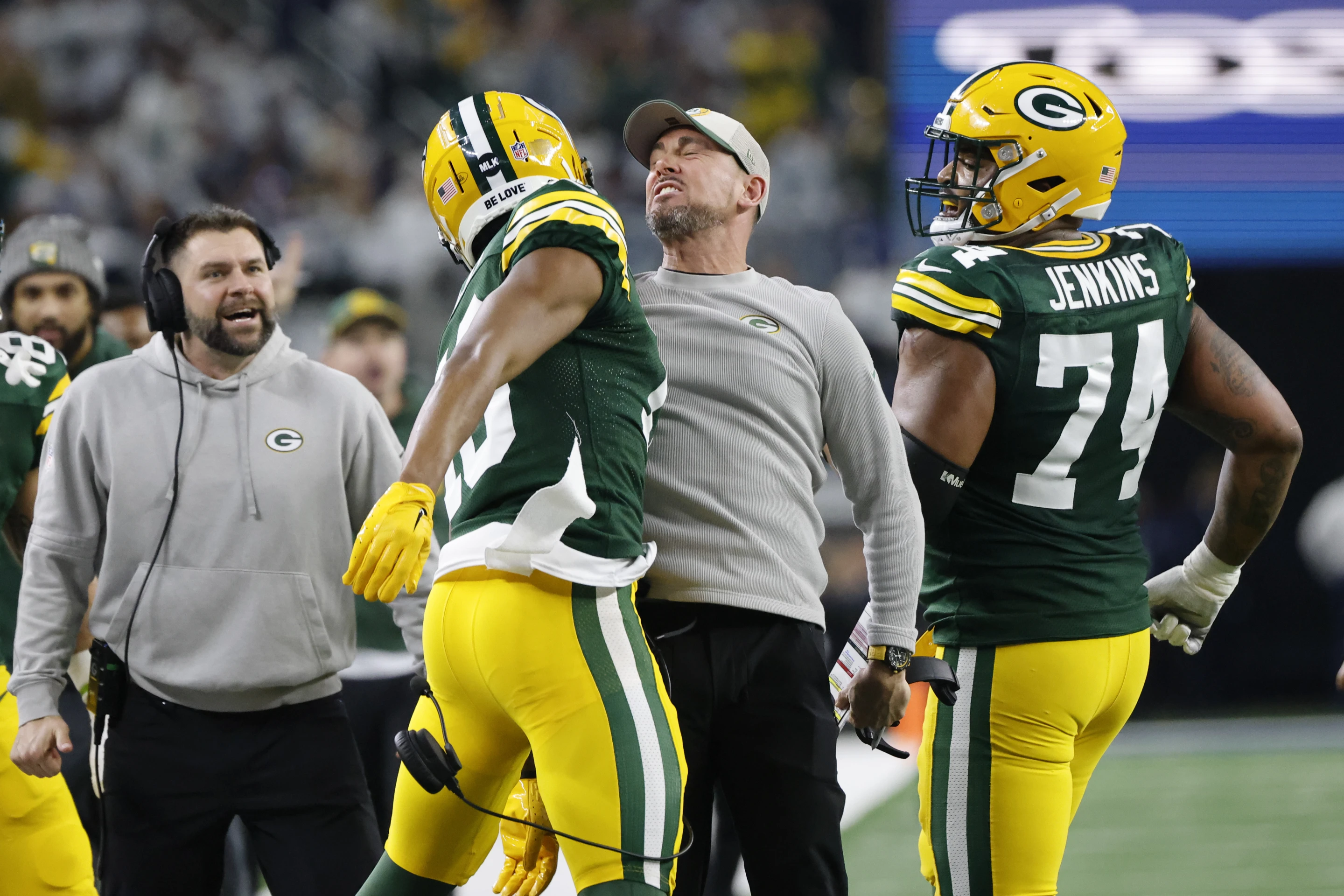 Players and head coach Matt LaFleur (R2) of the Green Bay Packers celebrate their 48-32 win over the Dallas Cowboys in the National Football Conference Wild Card Game at AT&T Stadium in Arlington, Texas, January 14, 2024. /AP