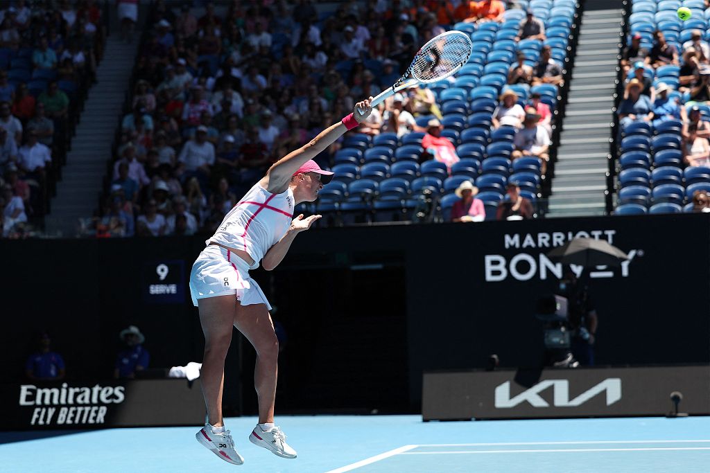 Iga Swiatek of Poland serves against Sofia Kenin of the U.S. (not pictured) during their women's singles match of the Australian Open in Melbourne, Australia, January 16, 2024. /CFP