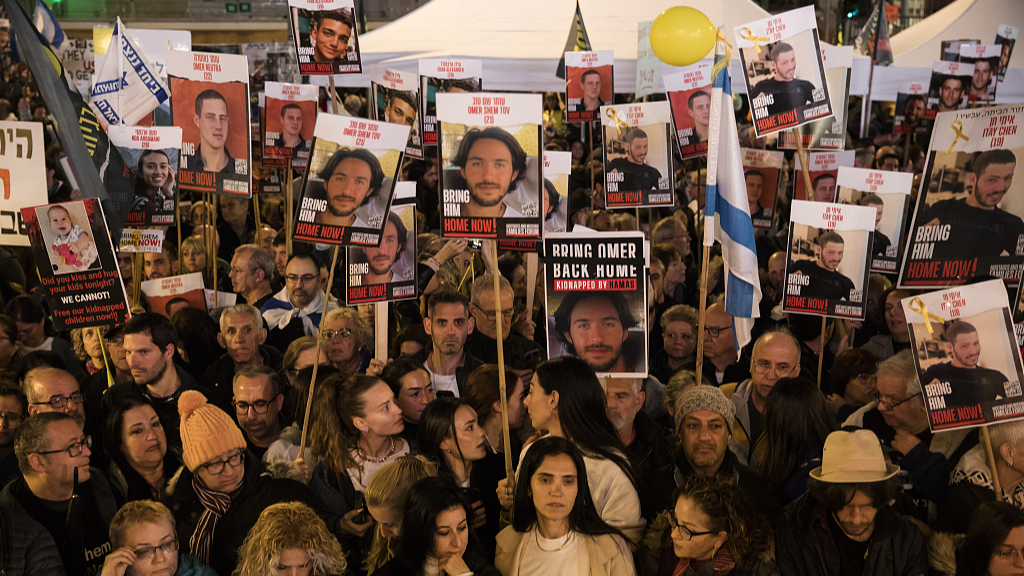 People hold photos of hostages during a rally to mark 100 days of captivity for hostages held by Hamas in Gaza in Tel Aviv, Israel, January 13, 2024. /CFP