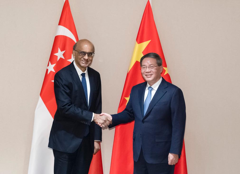 Chinese Premier Li Qiang meets with Singaporean President Tharman Shanmugaratnam on the sidelines of the World Economic Forum Annual Meeting 2024 in Davos, Switzerland, January 16, 2024. /Xinhua