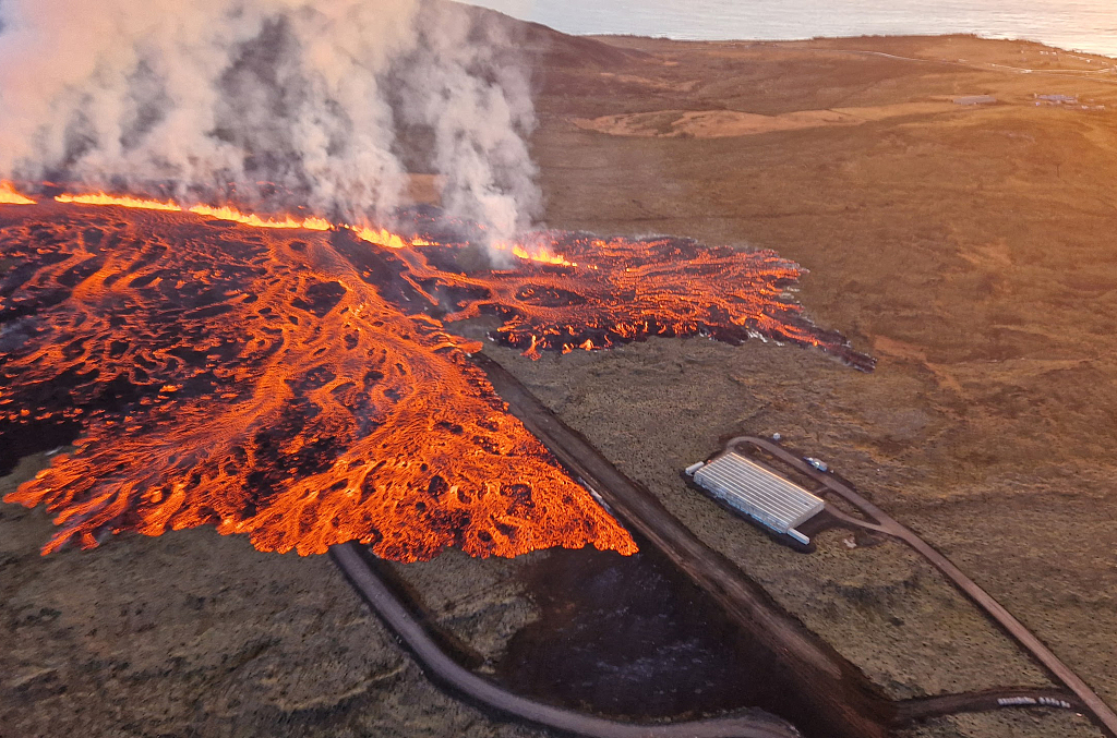 Volcanic fissures near the Icelandic town of Grindavik, near the capital, Reykjavik, Iceland, January 14, 2024. /CFP
