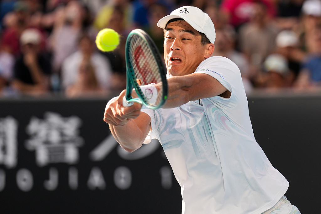 Mackenzie McDonald returns a shot against Shang Juncheng in their men's singles match on day three of the Australian Open in Melbourne, Australia, January 16, 2024. /CFP