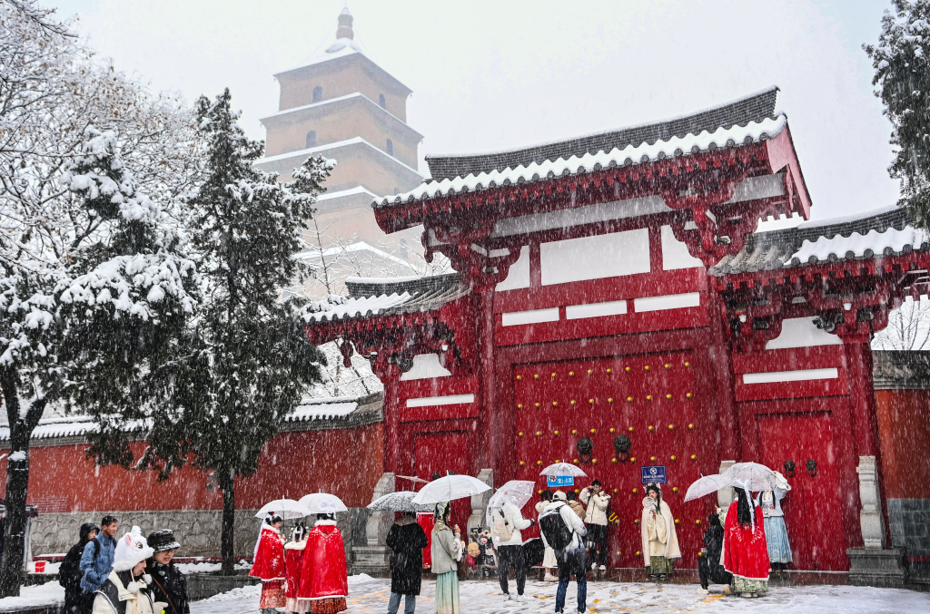 A photo shows people near a gate of the Dayan Pagoda in Xi'an, Shaanxi Province on January 16, 2024. /CFP