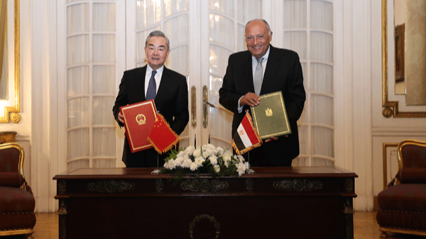 Chinese Foreign Minister Wang Yi (L) and his Egyptian counterpart Sameh Shoukry during a signing ceremony in Cairo, Egypt, January 14, 2024. /Chinese Foreign Ministry
