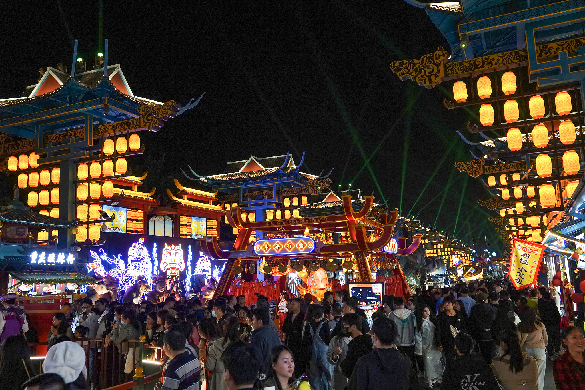 Tourists gather in the cultural district to revel in the beauty of the lanterns, Nanning, south China's Guangxi Zhuang Autonomous Region, January 15, 2024. /CFP