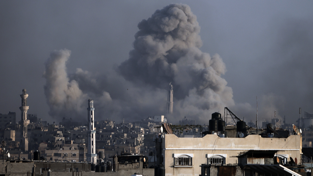 Smoke rises following Israeli bombardments in Khan Younis, southern Gaza Strip, January 17, 2024. /CFP