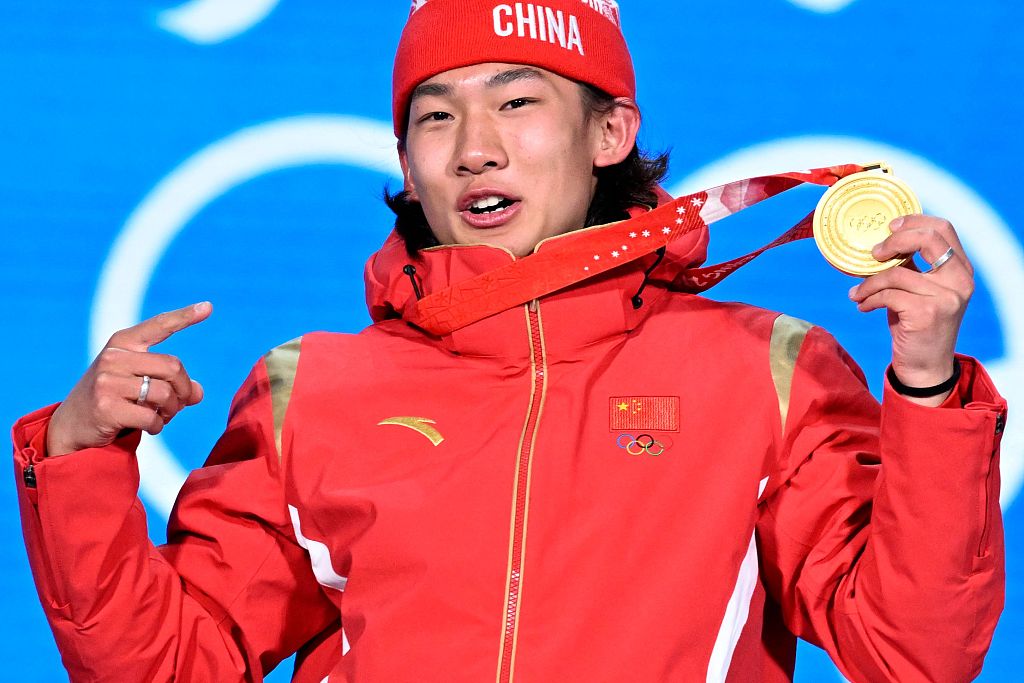 China's Su Yiming celebrates on the podium during the snowboard men's big air victory ceremony of the Beijing Winter Olympic Games in Beijing, China, February 15, 2022. /CFP