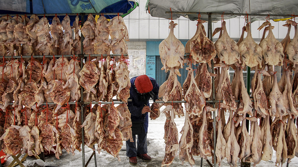 A file photo shows cured duck and chicken in Xiangyang, Hubei Province. /CFP