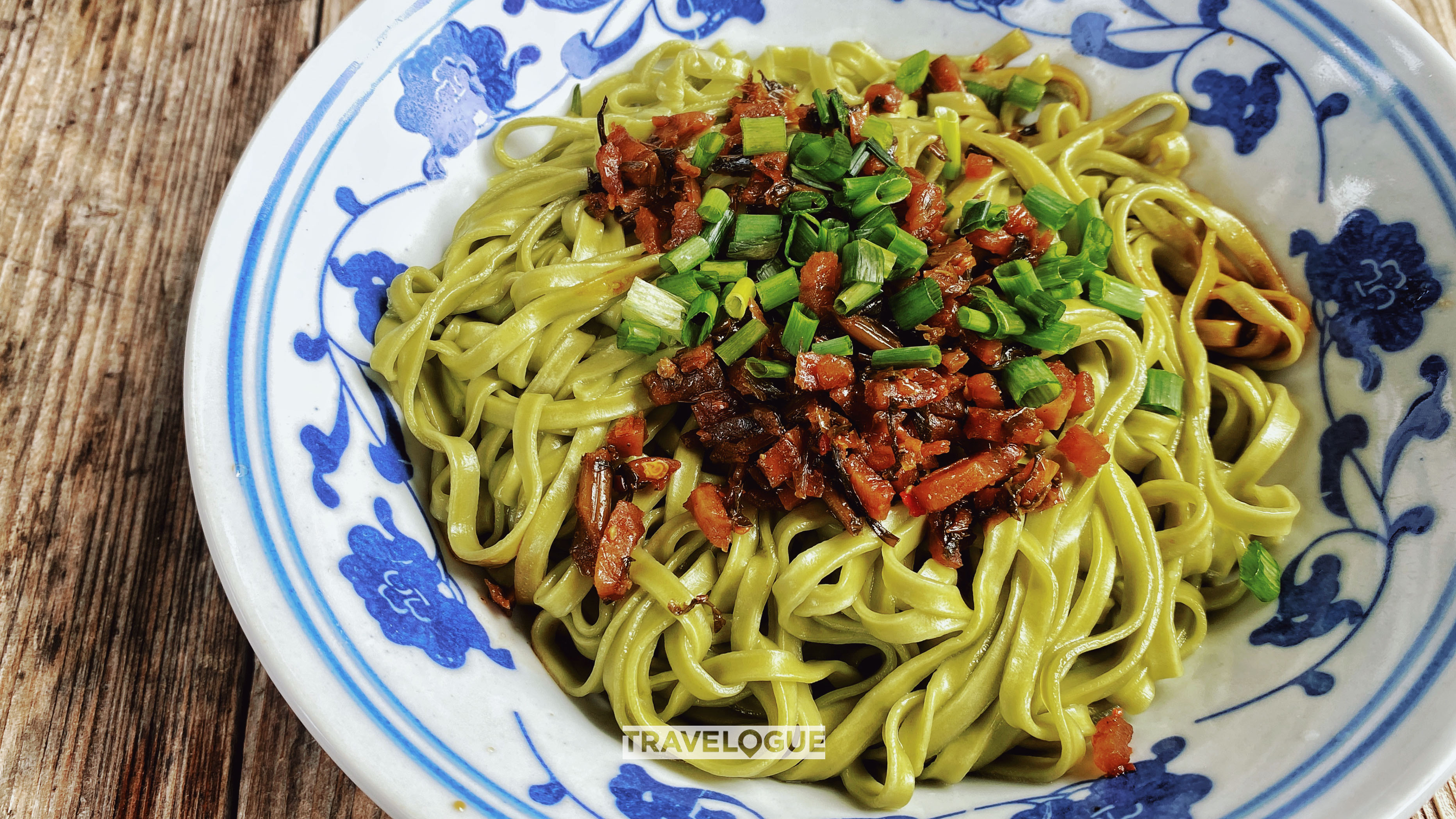 Green tea-infused noodles in Xiamei Village, Fujian /CGTN