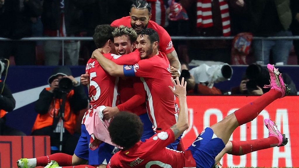 Atletico Madrid players celebrate the team's third goal during their clash with Real Madrid at the Metropolitano stadium in Madrid, Spain, January 18, 2024. /CFP