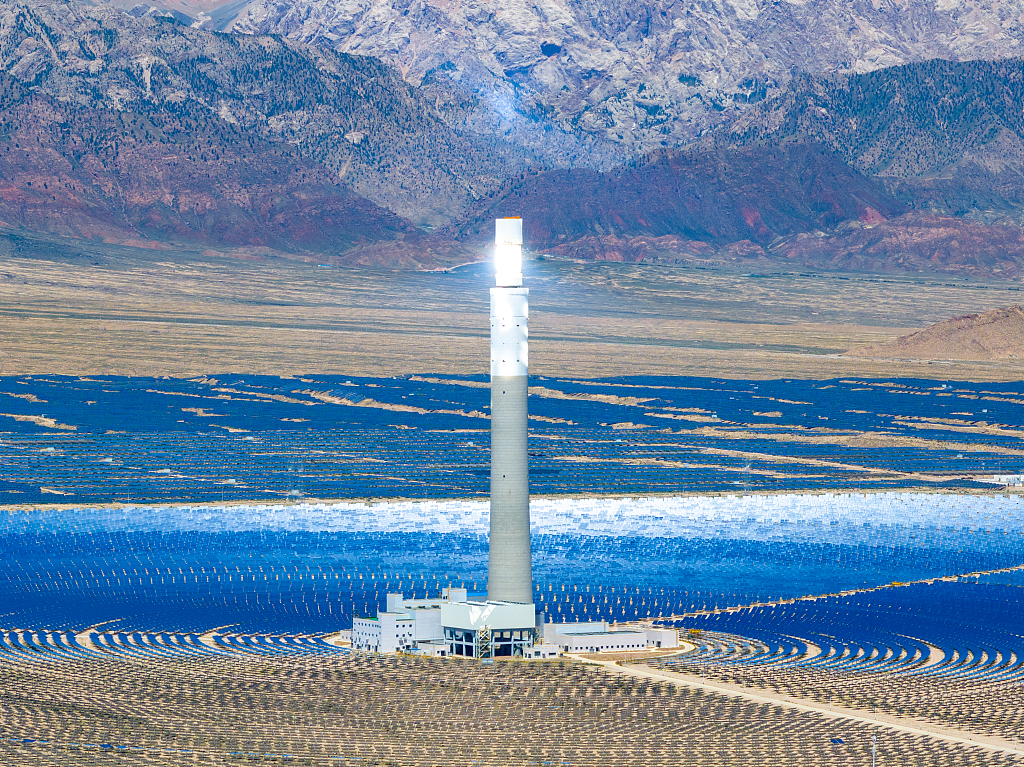 The Delingha 50MW tower molten salt concentrating solar power (CSP) project in Delingha City, Haixi Mongol and Tibetan Autonomous Prefecture, Qinghai Province, northwest China, July 30, 2023. /CFP 