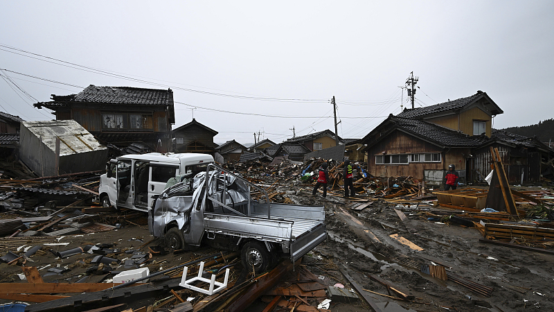 Cars are left at Horyu Town which was hit by an earthquake and tsunami in Suzu City, Ishikawa Prefecture, Japan, January 18, 2024. /CFP