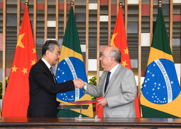 Chinese Foreign Minister Wang Yi (L) shakes hands with Brazilian Foreign Minister Mauro Vieira in Brasilia, Brazil, January 19, 2024. /Chinese Foreign Ministry