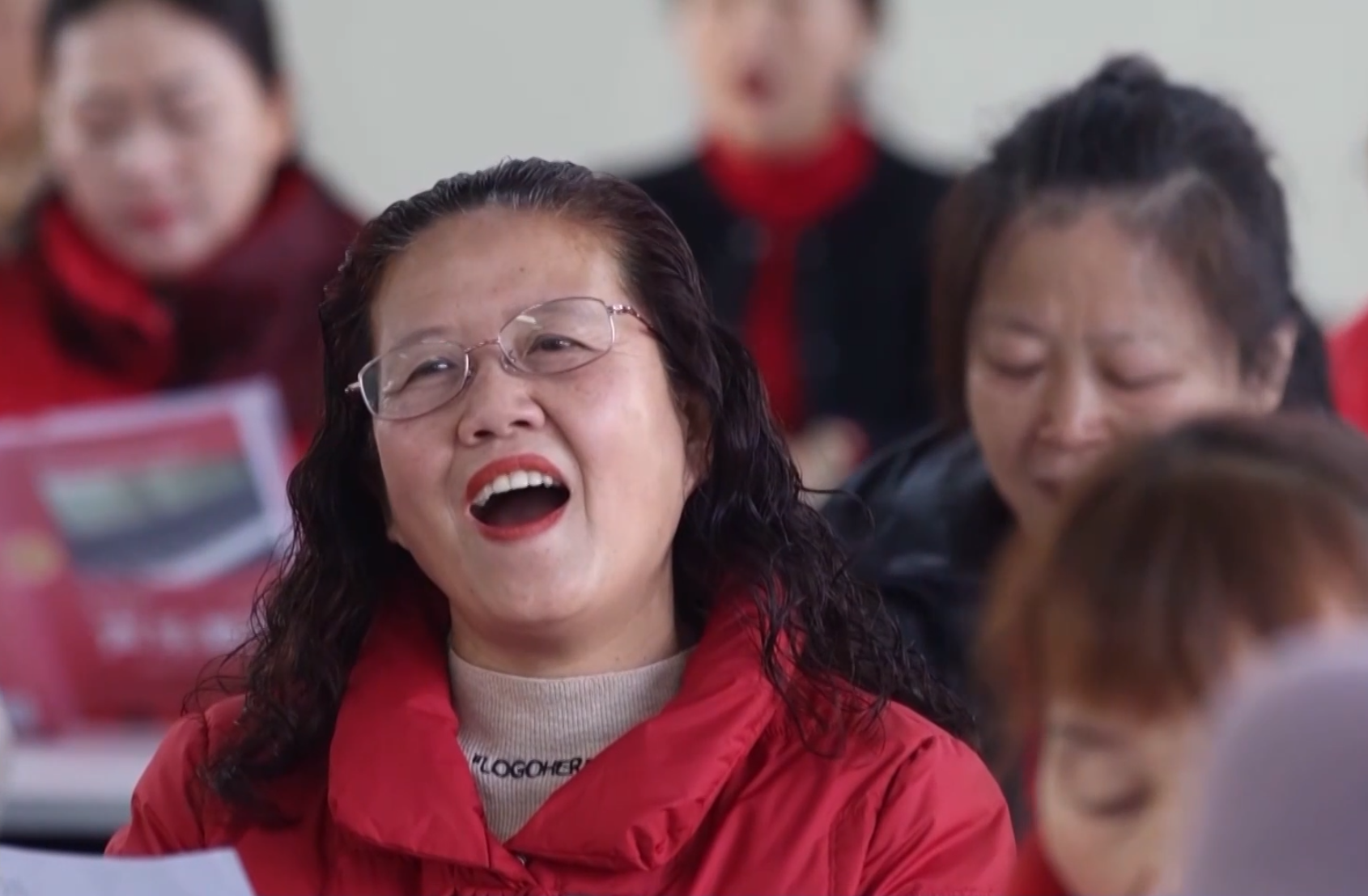 A student sings during a singing lesson of Dong Fushun, January 2024. /CMG