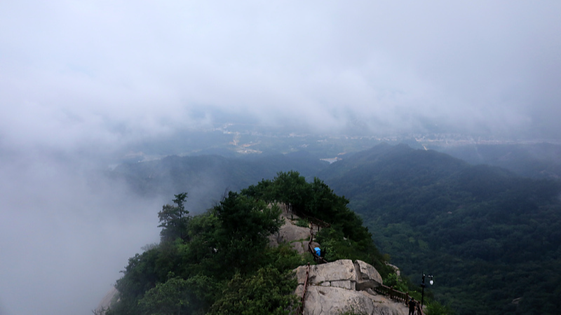 Live: Enjoy the sea of clouds at Jigong Mountain in Henan Province