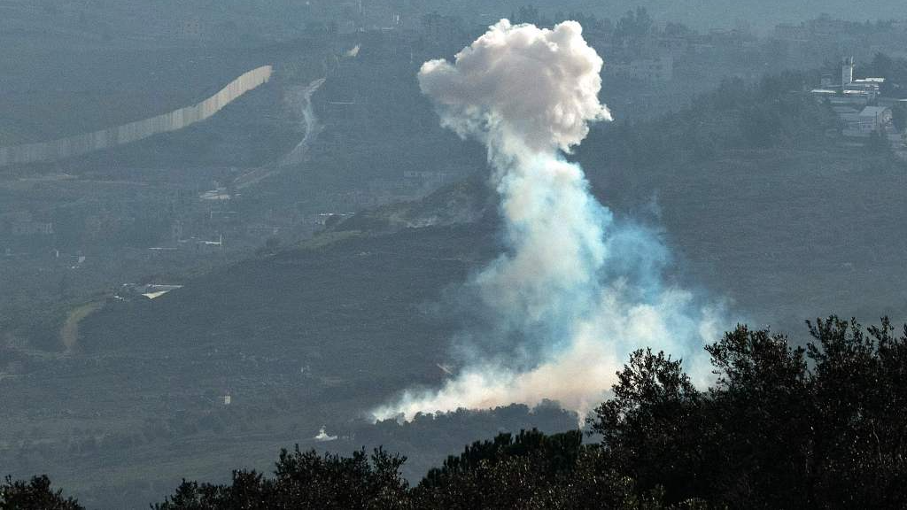 Smoke billows over the southern Lebanese village of El-Khiam near the border with Israel on January 18, 2024. /CFP 