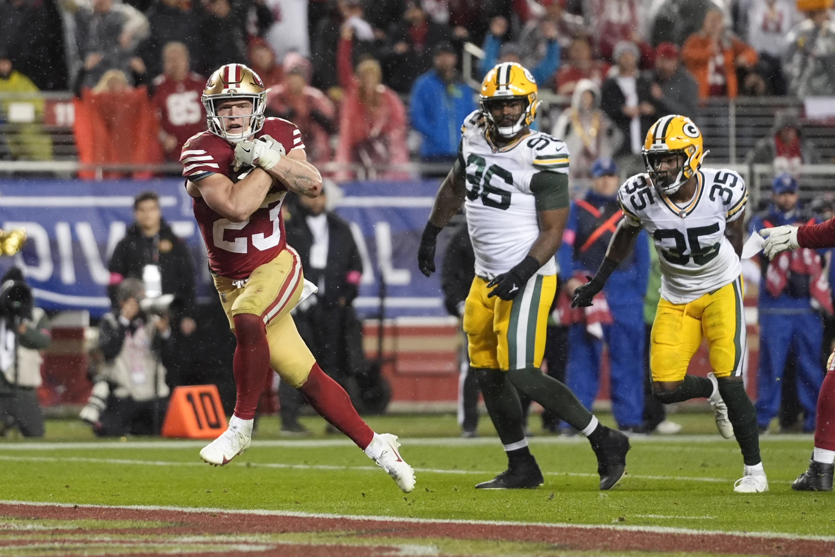 Running back Christian McCaffrey (#23) of the San Francisco 49ers scores a touchdown in the National Football League National Football Conference Divisional Game against the Green Bay Packers at Levi's Stadium in Santa Clara, California, January 20, 2024. /AP