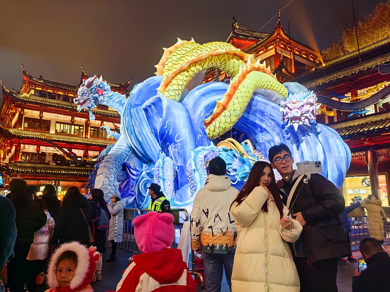 Visitors take photos with a loong-themed installation at Yuyuan Garden in Shanghai, January 20, 2024. /CFP