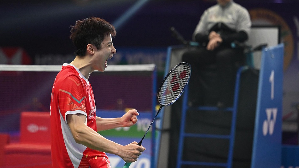 China's Shi Yuqi celebrates after his win in the men's singles final of the India Open at IG Stadium in New Delhi, India, January 21, 2024. /CFP