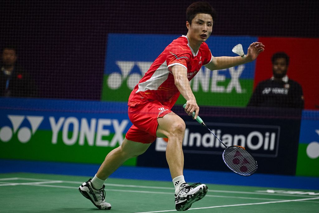 China's Shi Yuqi hits a return during the men's singles final of the India Open at IG Stadium in New Delhi, India, January 21, 2024. /CFP