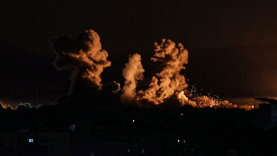 Smoke billows during Israeli bombardment of Khan Yunis in the southern Gaza Strip, January 21, 2024. /CFP