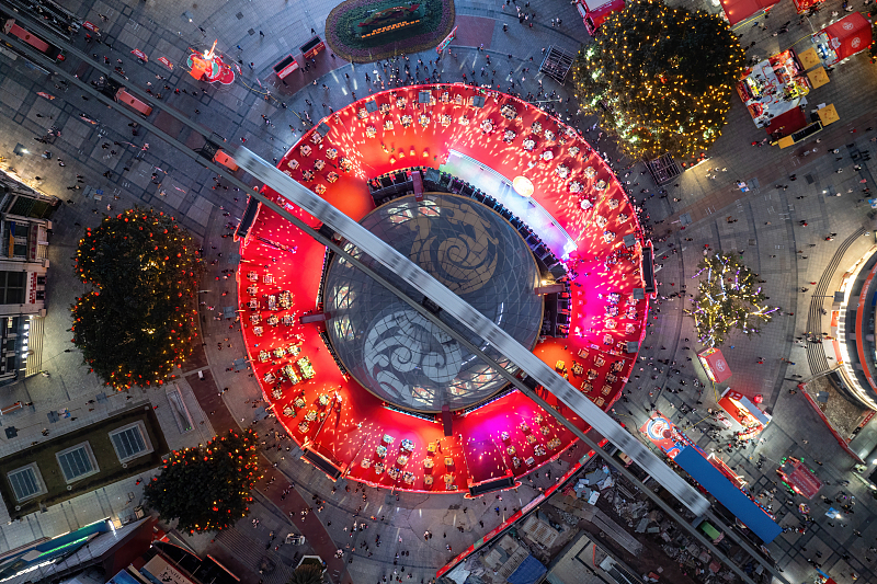 Tables are arranged in a circle for a hotpot festival in southwest China's Chongqing Municipality, January 20, 2024. /CFP