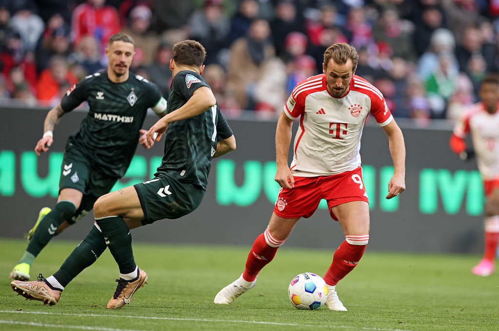 Harry Kane (R) of Bayern Munich in action during their clash with Werder Bremen at Allianz Arena in Munich, Germany, January 21, 2024. /CFP