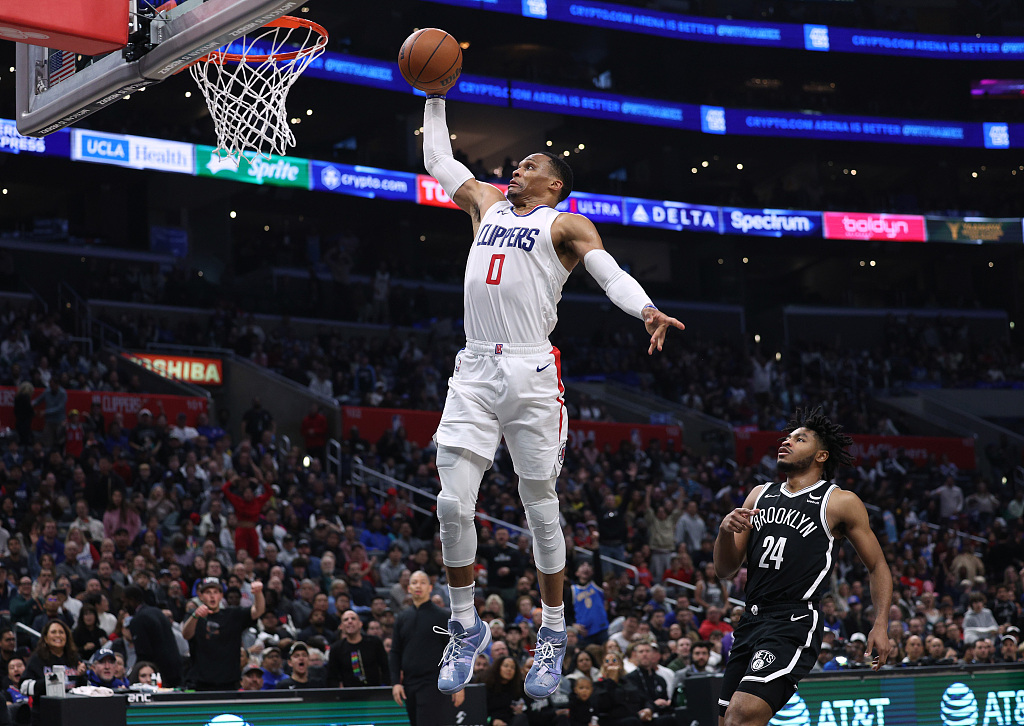 Russell Westbrook (#0) of the Los Angeles Clippers drives toward the rim in the game against the Brooklyn Nets at Crypto.com Arena in Los Angeles, California, January 21, 2024. /CFP