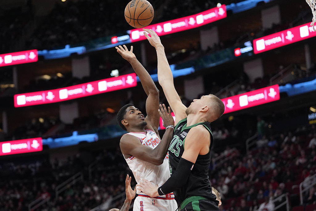 Kristaps Porzingis (R) of the Boston Celtics blocks a shot by Nate Williams of the Houston Rockets in the game at Toyota Center in Houston, Texas, January 21, 2024. /CFP