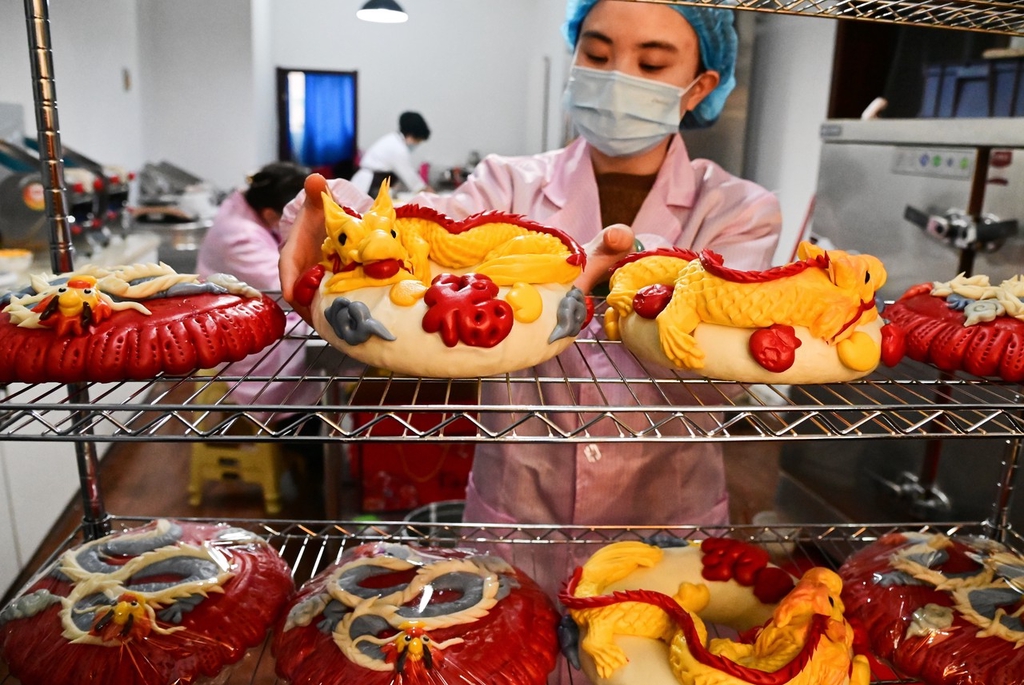 A photo shows festive flower buns at a bakery in Lanzhou, Gansu Province on January 22, 2024. /IC