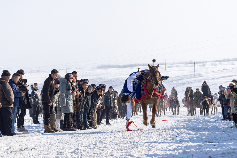 Visitors enjoy a horse race during a tourist festival in Tacheng Prefecture, Xinjiang, January 21, 2024. /CFP