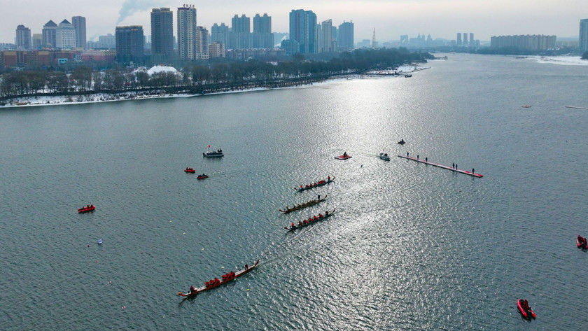 A total of 12 teams, including two teams from Russia, compete in 200m and 500m sprint events during the Jilin International Winter Dragon Boat Invitational Competition in Changchun, China, January 20, 2024. /jilin.people.com