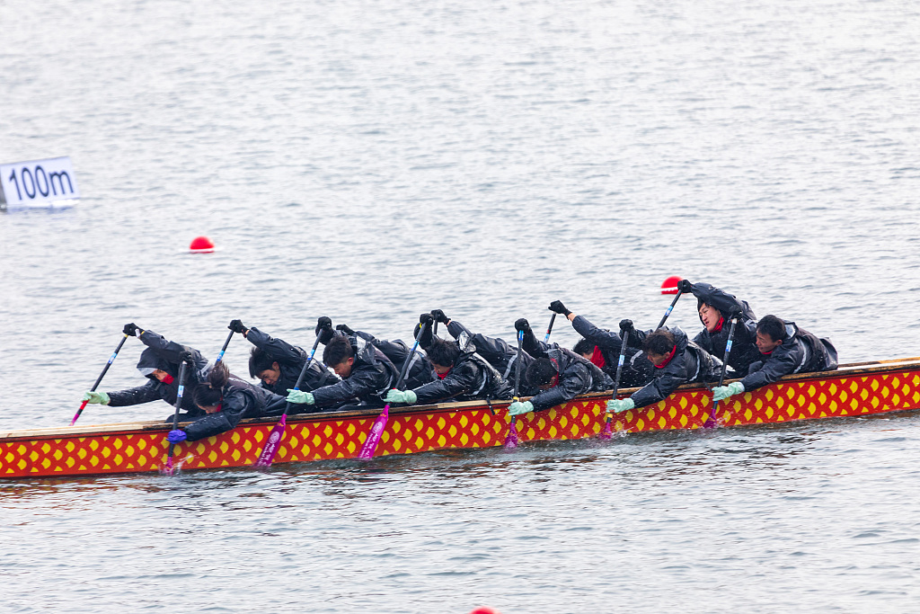 Players in action during the Jilin International Winter Dragon Boat Invitational Competition in Changchun, China, January 20, 2024. /CFP