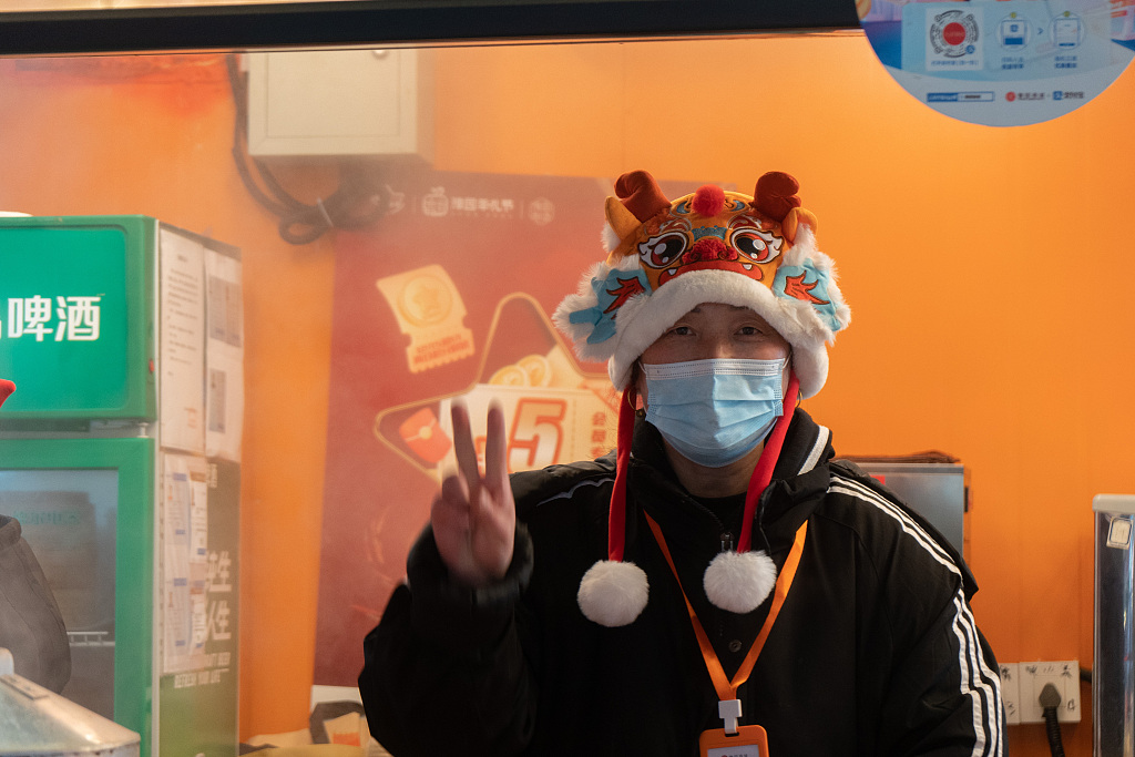 A retailer at Shanghai's Yuyuan Garden wears a loong-zodiac inspired hat to promote sales, January 22, 2024. /CFP